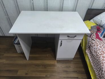 б у мебель продажа: СРОЧНО ПРОДАМ КОМПЬЮТЕРНЫЙ СТОЛ РАЗМЕР 100×60см высота 75см