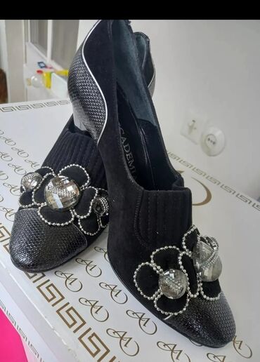 Qamət korrektorları: Karset arıq adama və 14 ya 15 yaşa görədi.7 man. satılır — 11