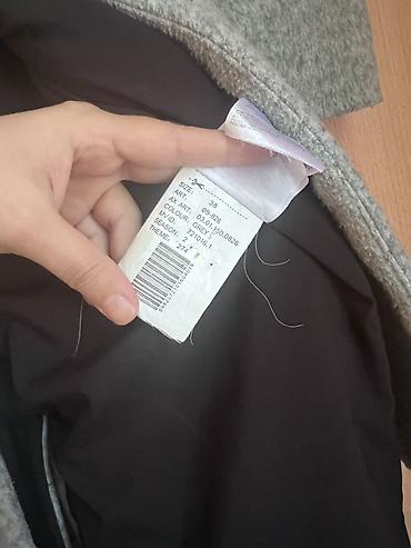 polis geyim: Boz rəngli qadın palto - Klassik düz kəsim, tək sıra düyməli (1 — 3