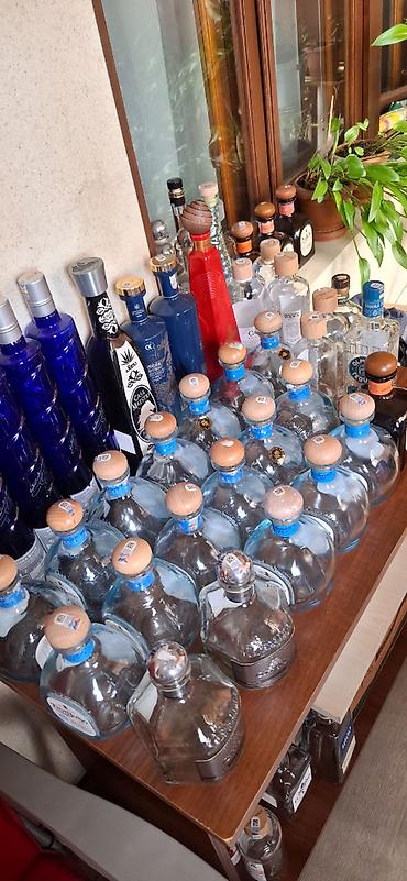 çaşqa: Boş spirtli içki butulkaları kolleksiyası (dekor, bar aksessuarı) — 2