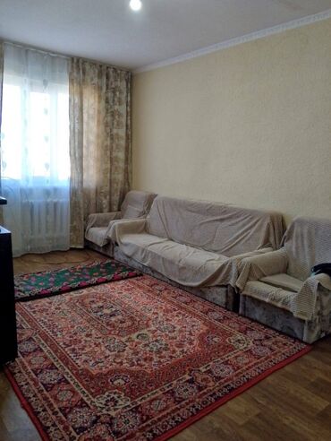 Долгосрочная аренда комнат: - Просторная спальня с двуспальной деревянной кроватью, прикроватной — 8