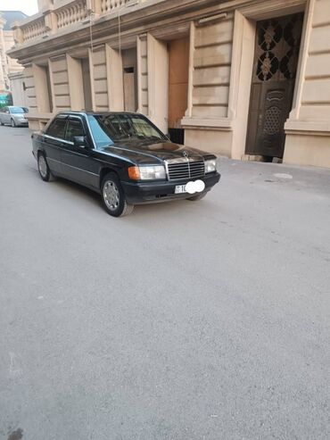 mercedes 180 c: Mercedes-Benz 190: 2 l | 1993 il Sedan