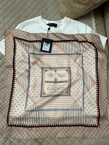 paltar alan: Louis Vuitton köynək - Material: 100% ipək (etiketli) Etiketi — 1