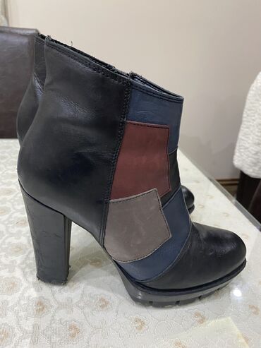 cm x o: Ankle boots, 39
