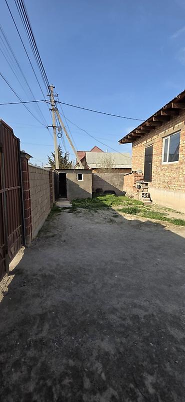 Продажа коттеджей и домов: 🏡 Продаётся дом 📍 Бишкек, ж/м Касым (район Кудайберген базара) 🛏 5+ — 3