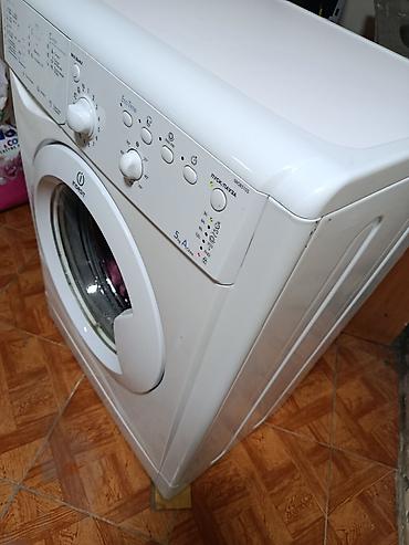 корпус для компьютера: Indesit IWSC 5105 (Eco Time) önyükləməli paltaryuyan maşın - Yükləmə — 3