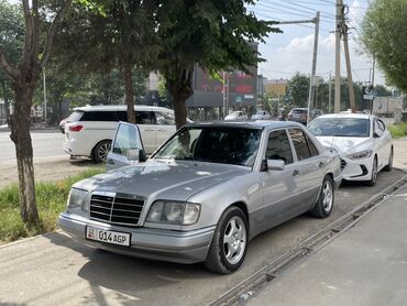 Mercedes-Benz: Продается Mercedes-Benz W124 в серебристом цвете. Этот седан