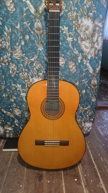 Pianolar: Klassik gitara, Yamaha, İşlənmiş, Ünvandan götürmə