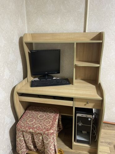 школьные парты: Компьютердик үстөлү, Текчелери бар