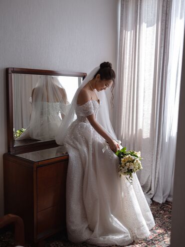 белый платья: Продаю или сдаю в аренду свое свадебное платье. Надевала всего один