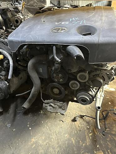 Двигатель Toyota V6 в сборе. На фото представлен бензиновый V6-мотор