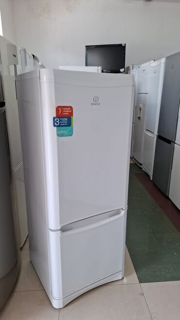 su xaladeniki: 2 qapılı Indesit Soyuducu Satılır, rəng - Ağ