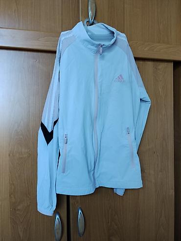 ветровка линиг: Спортивная куртка Adidas светлого оттенка с розовыми акцентами. Модель — 1