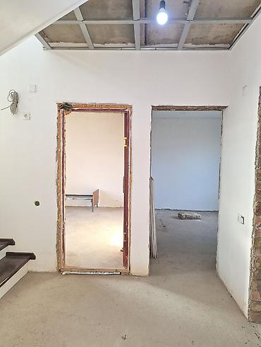 Продажа коттеджей и домов: Просторный двухэтажный дом с благоустроенным двором и садом — 17