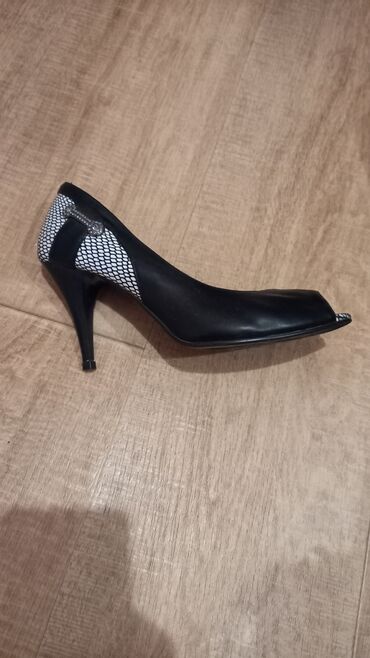 обувь жордан: Туфли 39, цвет - Черный
