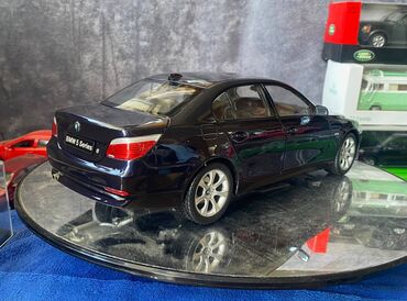 Avtomobil modelləri: Коллекционная модель BMW 545i E60 dark blue 2008 KYOSHO Scale 1:18 — 9