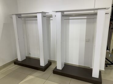 стойка для открыток: Стойки для одежды в стиле минимализма. Каждая стойка состоит из
