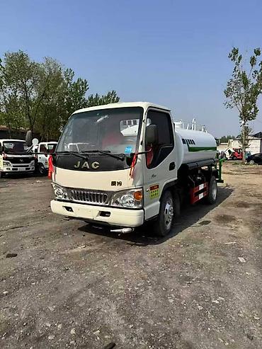 Уборочная техника: Китайская поливальная машина JAC Junling объемом 8 куб. см, двигатель — 9