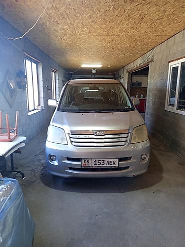 31 10 5 15: Toyota Noah: 2003 г., Минивэн — 1
