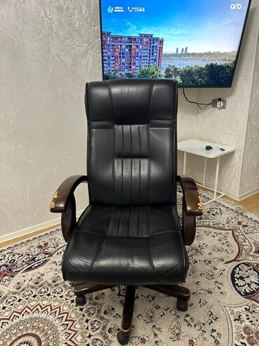 игровое кресло: Ofis Kreslosu satılır 200 AZN. Ünvan Yasamal m 5520 NigAz