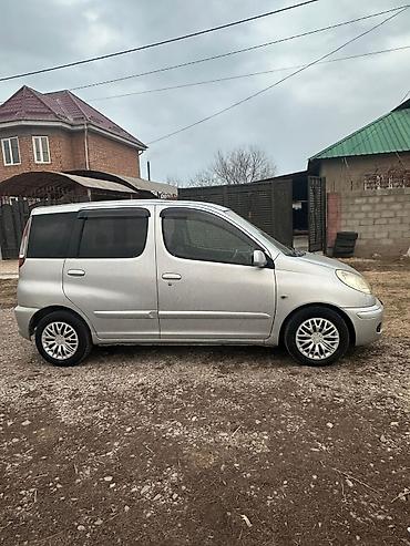 Toyota: Toyota Funcargo: 2003 г., Бензин — 7