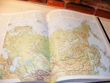 unimer 33: Atlas svijeta Novi pogled na zemljuIzdavač: SNL Zagreb,1978. Autor — 2