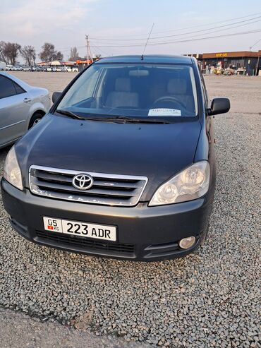 Toyota: Toyota Avensis Verso: 2002 г., 2 л, Механика, Бензин, Минивэн