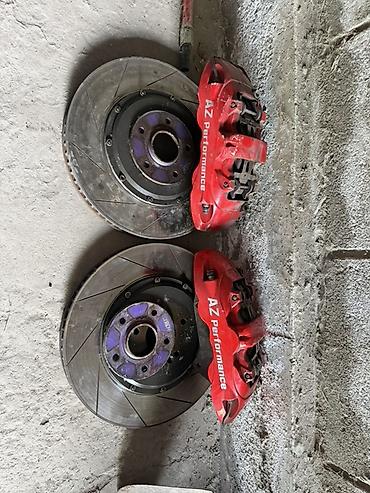 brembo gold: Пара передних тормозных механизмов AZ Performance. Состав комплекта — 2