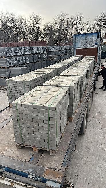 бир: Кирпич брусчатка, Унаа токтотуучу жай үчүн, Бетондон, Басылган, Жаңы, Кепилдиги, Коюу — 5