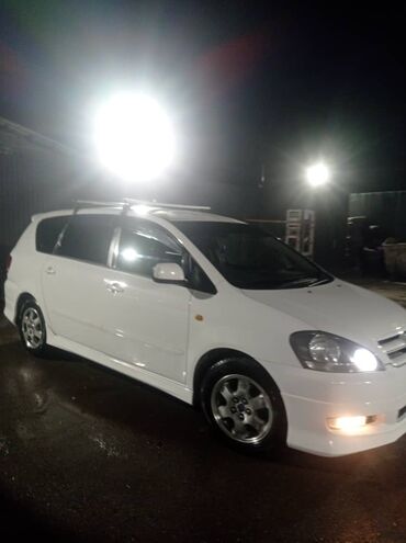 Toyota: Toyota Ipsum: 2002 г., 2.4 л, Автомат, Газ, Минивэн