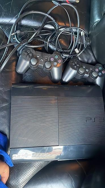 PlayStation 3 (PS3) Super Slim oyun konsolu seti . Icinde 60 oyun var
