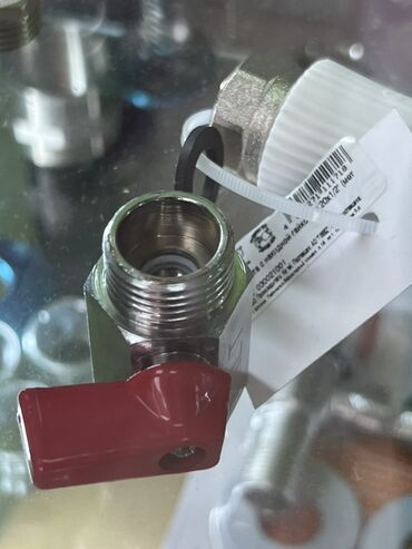 редуктор газовый на баллон: Шар түрүндөгү кран, Материалы: Латунь, Сай диаметри: 20 мм