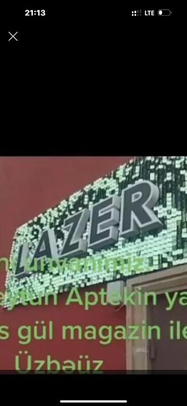 Reklam lövhələri: Lazer adlı mağazanın işıqlı reklam lövhəsi. Lövhədə hərflər iri və