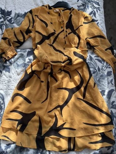 женские теплые сарафаны: Qadın geyimi – naxışlı don - Rəng: xardal sarısı fon üzərində iri