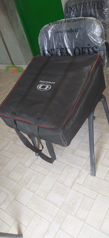 Səs gücləndiriciləri: Dynacord PowerMate 1000 mikser pultu. Səsyazma studiyası, canlı ifalar