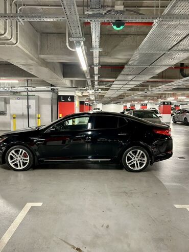 Kia: Kia Optima – qara rəng, sedan kuzov. Şəhərdaxili və magistral yollarda — 8