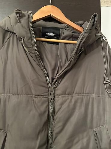 PULL&BEAR qısa pufffer qış gödəkçəsi - Rəng: boz/xa ki tonları -