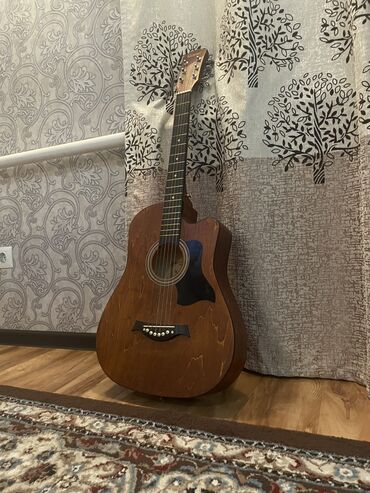 Гитары: Kamoer Срочно продаётся акустическая гитара в идеальном новом