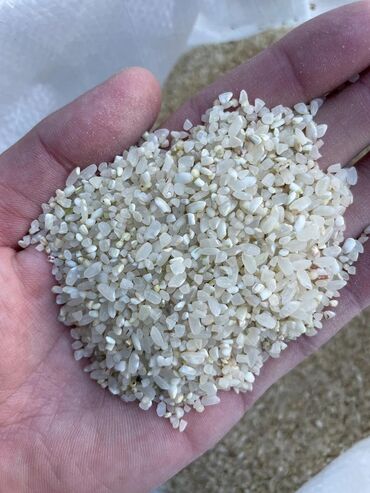 Крупы, мука, сахар: Продаю дробленный рис мешок 1250с В мешке 25 кг Майдаланган Куруч