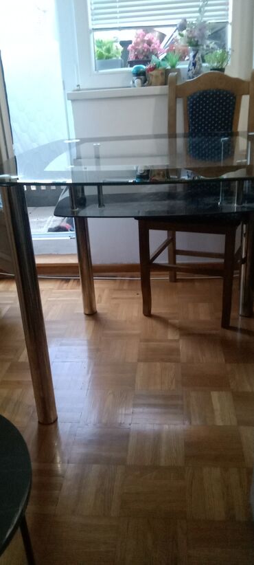 lidl sto za decu: Stakleni sto,podpuno nov cena 100evrs