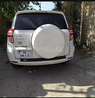 ravon r4 lizing: Toyota RAV4, ağ rəng, 5 yerlik kompakt SUV. Texniki və daxili — 4