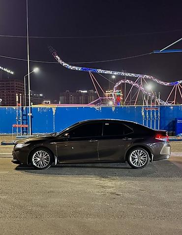 Toyota: Toyota Camry: 2019 г., 2.5 л, Вариатор, Гибрид, Седан — 5
