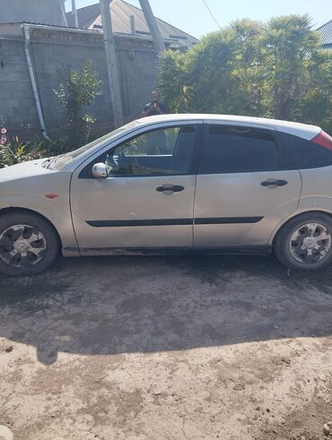 фара на поло: Хэтчбек Ford Focus серебристого цвета с пятидверным кузовом