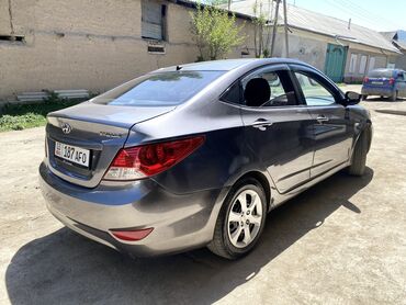 Hyundai: Hyundai Solaris: 2013 г., 1.6 л, Механика, Бензин, Седан
