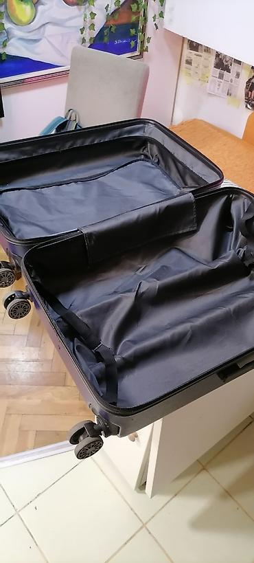 biser od ravanice: Kofer veliki tvrdi na 4 točkića oko 75 50 30 ROCK
MIRJEVO — 7