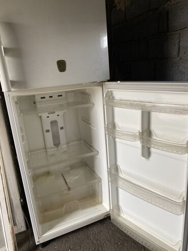 холодильный шкаф: Холодильник Б/у, Двухкамерный