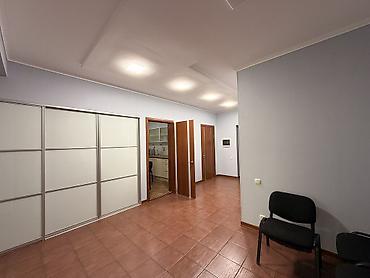 Аренда офисов: Сдаю Офис целиком: 110 м², В жилом комплексе, Первая линия, С отдельным санузлом, С высокими потолками — 2