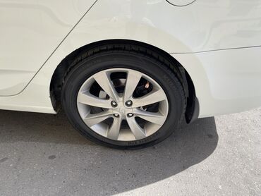 Hyundai: Hyundai Accent: 1.6 l | 2011 il Sedan — 9