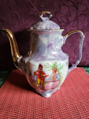 Čajnici: Bokal nov porcelanaki Walbrzych Poljska 70te. Visina. 21,5cm — 5