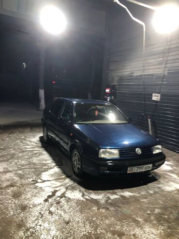 Volkswagen: Volkswagen Vento: 1992 г., 1.8 л, Механика, Бензин, Седан — 2